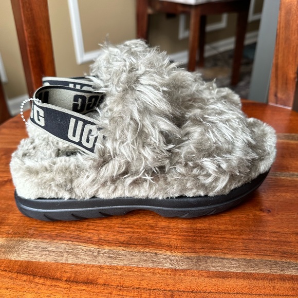 UGG Women's Fluff Sugar Burnt Olive Sandal - Picture 7 of 16